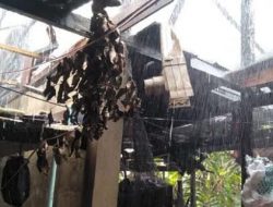 Rumah Warga Desa Tebas Sungai Kabupaten Sambas Ludes Terbakar