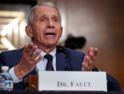 Fauci: Banyak yang Penuhi Syarat Terima Suntikan Penguat COVID-19