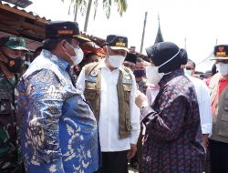 Gubernur Sumbar Dampingi Mensos Kunjungi Lokasi Bencana Padang Pariaman