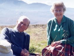 Ratu Elizabeth Bersiap Rayakan HUT Perkawinan Tanpa Pangeran Philip