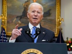 Biden Desak Vaksinasi, Bukan Pembatasan Baru untuk Atasi Varian Omicron