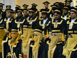 Mahasiswi di Afghanistan Diwisuda Dengan Bercadar
