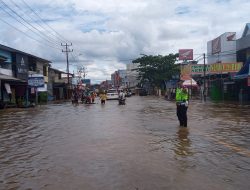 Jalan Raya Nasional di Kota Sekadau,Kalbar Terendam Banjir