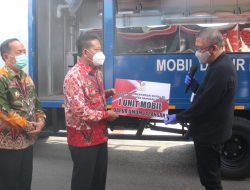 Gubernur Kalbar Serahkan Mobil Dapur umum Lapangan untuk Sanggau