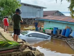 Mobil Tamu Hotel Tercebur ke Sungai Kapuas di Sanggau