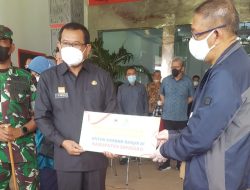 Gubernur Kalbar Serahkan Bantuan Presiden untuk Masyarakat Sanggau