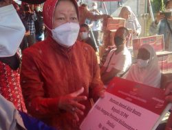 Mensos Risma Tinjau Banjir di Kabupaten Sanggau
