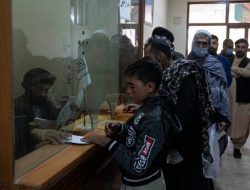 Pejuang Taliban Sekarang Jaga Pos Pemeriksaan di Kota-kota Afghanistan