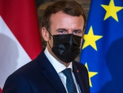 Macron Desak Inggris Permudah Pengajuan Suaka