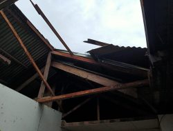 Angin Kencang di Sanggau Sebabkan Atap Rumah Warga Terbongkar