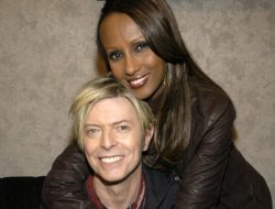 Katalog Musik Luar Biasa David Bowie Dijual ke Warner
