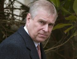 Ratu Elizabeth Copot Peran Pangeran Andrew di Militer Inggris