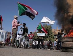 Warga Sudan Banjiri Jalan-Jalan di Ibu Kota Khartoum