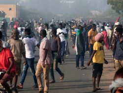 Sedikitnya 3 Orang Tewas dalam Demonstrasi pasca Mundurnya PM Sudan