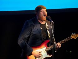 Pasca Tampil dengan Kate Middleton, Tom Walker Banyak Dipuji