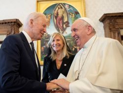 Biden Bersama Paus dan Imam Muslim Serukan Persaudaraan