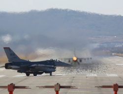 AS Kerahkan Jet Tempur dan Kapal Perusak AL untuk Bantu UEA