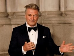 Alec Baldwin Digugat oleh Keluarga Sinematografer yang Tewas di Lokasi Syuting