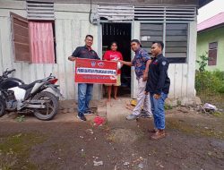 Peduli Warga Terdampak Covid-19, Binda Sumbar Kalaborasi Dengan Jurnalis Pasaman Barat Salurkan Sembako Secara Dor to Dor