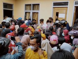 Operasi Pasar Minyak Goreng di Lampura Timbulkan Kericuhan dan Kerumunan
