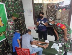 Tangisan Bocah Saat Sunatan Massal, Babinsa Perbatasan Ikut Dampingi