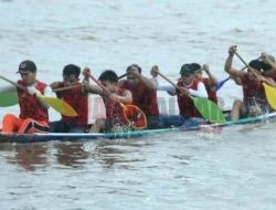 HUT ke-261 Nama Mempawah, Pecinta Dayung Gelar Lomba Sampan Bidar