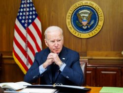 Biden Peringatkan Putin akan ‘Konsekuensi Serius’