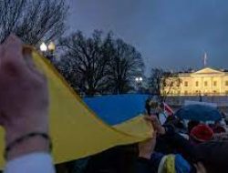 Protes Menyeruak di depan Kedutaan Besar Rusia di Washington