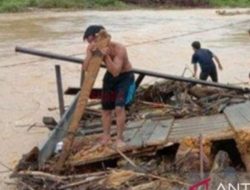 Banjir Bandang dan Tanah Longsor di Sintang, 1 Orang Meninggal dan 1 Jembatan Hanyut