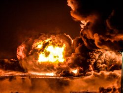 Diserang Houthi, Kilang Minyak Saudi Aramco Terbakar