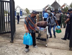 Lepas Dari Hukuman Mati di Negeri Jiran, Karni di kawal KJRI Pulang Via Entikong