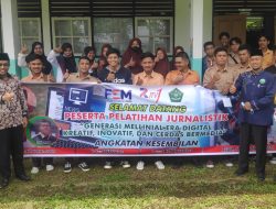 Cerdaskan Generasi Muda Terhadap Media, FEM Sumbar Berikan Pelatihan Jurnalis ke Sekolah