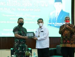 Kunjungi Sumbar, KSAD Dudung Beri Kuliah Umum Ketahanan Nasional di Unand
