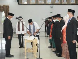 Mahyeldi Lantik Enam Pejabat Pimpinan Tinggi Pratama, Barlius Kepala BPBD Padang diangkat Jadi Kadis Pendidikan Sumbar