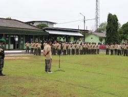 Prajurit dan PNS Kodim Lampura Melaksanakan Olahraga bersama di Makodim