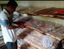 Harga Kedelai Naik, Pengrajin Tempe di Landak Menjerit
