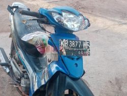 Motor Siapakah yang Terparkir di Tepi Jalan Daeng Menambon Mempawah?