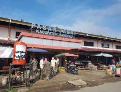 PKL di Pasar Jarai Sanggau Nunggu Petugas Datang Baru Masuk Menempati Lapak