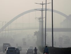Ibu Kota India Diselimuti Asap Setelah TPA Terbakar
