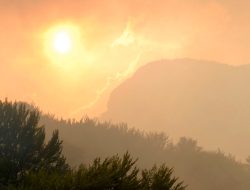 Umat Muslim Bosnia ‘Ngabuburit’ dengan Mendaki Bukit