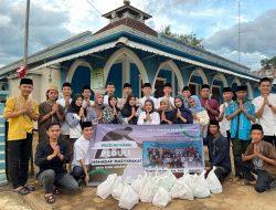 Pemuda-Pemudi Desa Bumi Agung Marga Bagi Sembako Gratis