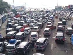 H-3 Lebaran 2022, Pemudik Penuhi Setiap Dermaga di Pelabuhan Merak Banten