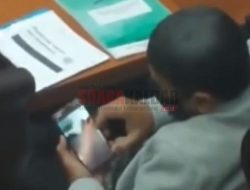 Heboh Anggota DPR Asyik Nonton Video Porno Saat Rapat Soal Vaksin, Publik: Kok Bisa yang Begini Jadi Wakil Rakyat