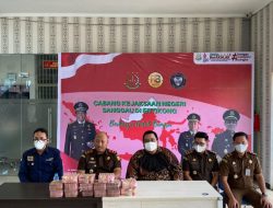 Terpidana Kasus Korupsi Iwan Jaya Serahkan Uang Denda Rp3 M