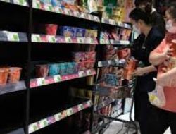 Virus COVID-19 Terus Menyebar, Warga Beijing Timbun Makanan