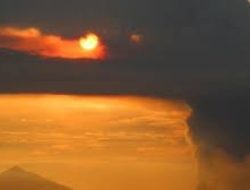 BMKG: Erupsi Gunung Anak Krakatau Melemah, Potensi Terjadi Tsunami Menurun