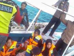 Tim SAR Cari 26 Orang yang Hilang di Selat Makassar