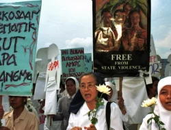 24 Tahun Pemerkosaan Mei 1998: Relawan Terus Perjuangkan Hak Korban Sampai Nafas Terakhir