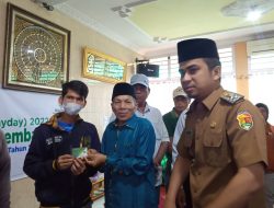 Pemko Solok Serahkan Kartu BPJamsostek Ketukang Ojek
