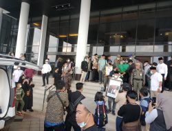 Jenazah Viryan Aziz Tiba di Kantor Gubernur Kalbar